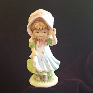 Charming Figurine with Hat - Multicolor